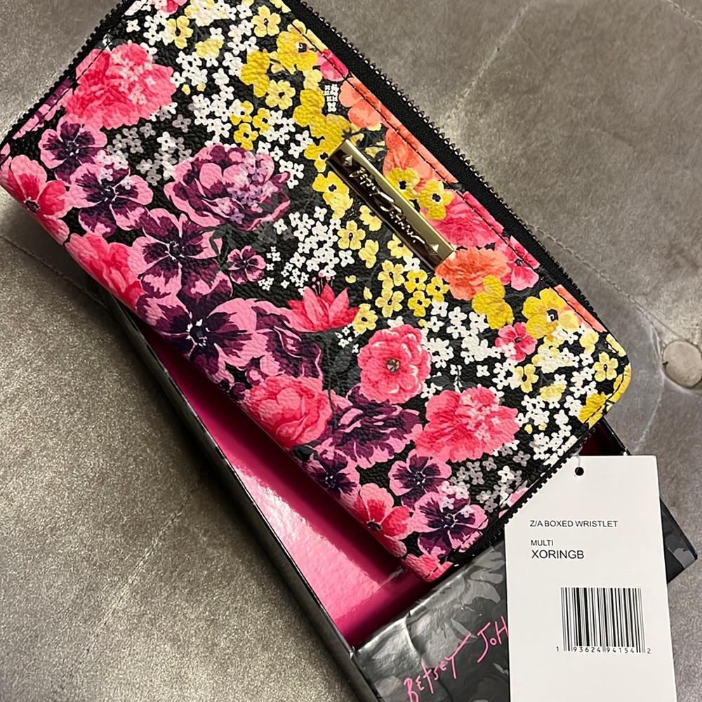 Betsey Johnson floral print wallet, gold hardware, tons of card space inside